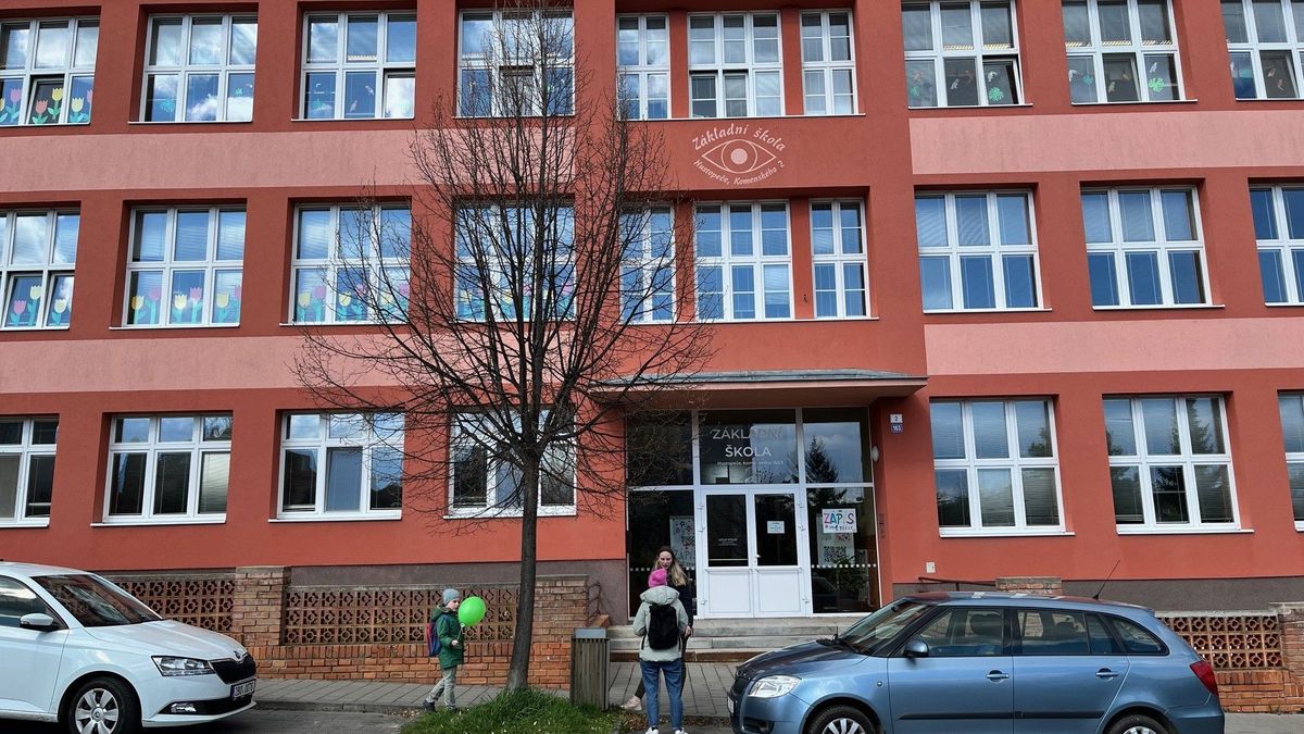 Ředitel základky v Hustopečích nejspíš skončí. Odešlo kvůli němu více než dvacet zaměstnanců školy